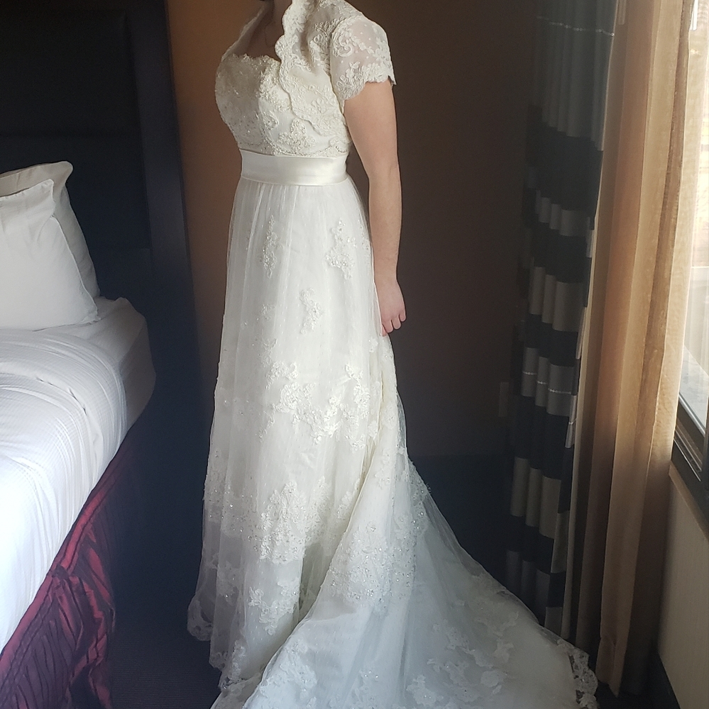 Casablanca A-Line Chantalily Lace Scallop Crystal Beaded Bridal Dress Style 1900 - Picture 11 of 16